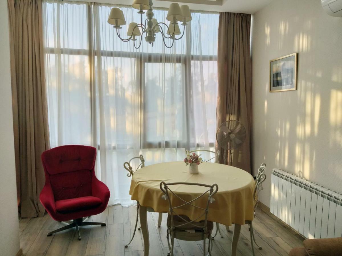 Boulevard Apartment Батуми Екстериор снимка
